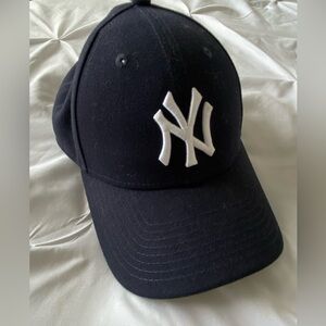 NY Yankees Baseball Genuine Merchandise, MLB Men’s Hat Worn One Time